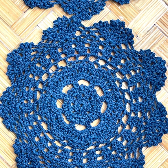 🌟HOST PICK!🌟🌹3 vintage doilies, heart & black, handmade - Picture 3 of 12